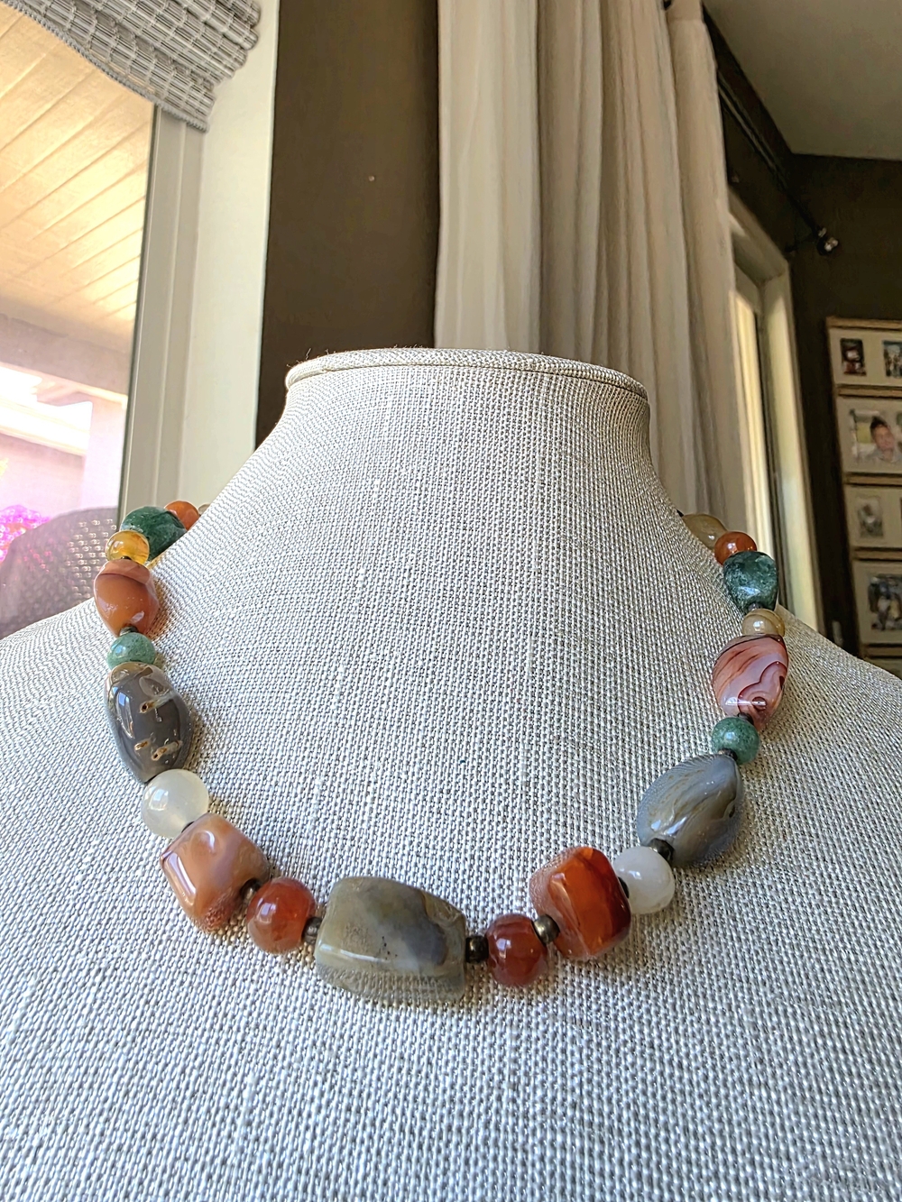 Vintage 1960s Mid-Century Beggar’s Bead Necklace – Polished Multi-Gemston - Picture 5 of 9
